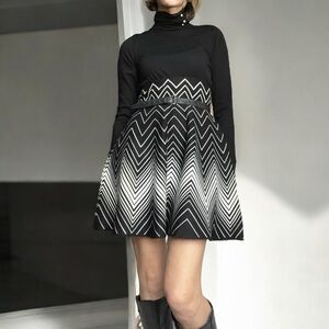 Vila Milano Black & White Optic Stripe Zigzag Sweater Skirt Flare A-Line S NWOT